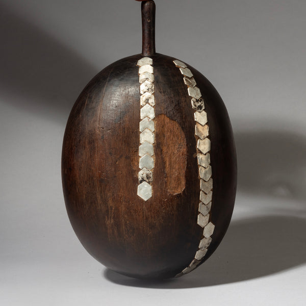AN ATTRACTIVE WOODEN  BOWL FROM TUTSI TRIBE RWANDA (  No 4318 )
