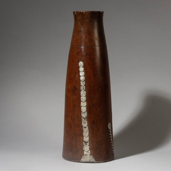 A SILKEN LARGE HONEY POT FROM TUTSI TRIBE RWANDA( No 4328 )