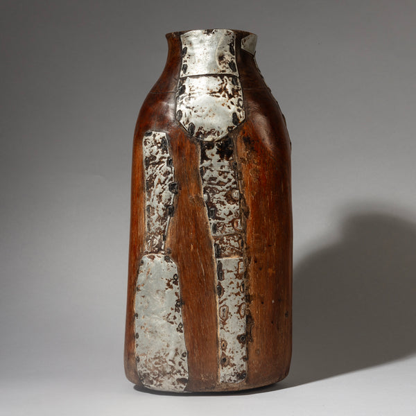 A BIG ROBUST HONEY POT WITH METAL INDIGENOUS REPAIRS FROM THE TUTSI TRIBE OF RWANDA ( No 4357 )