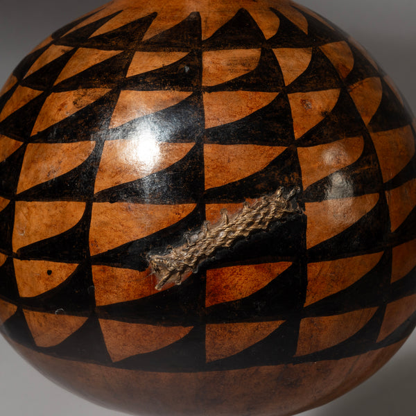 A PRECISE + PRETTY SMALL GOURD VESSEL FROM TUTSI TRIBE OF RWANDA E. AFRICA ( No 4343 )