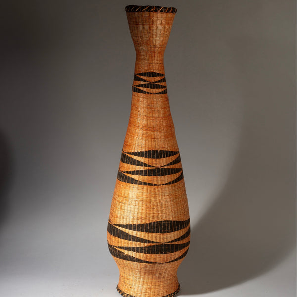A GRAPHIC TALL TUTSI BASKET FROM RWANDA 90 cm  ( No 4326)