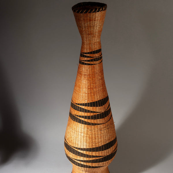 A GRAPHIC TALL TUTSI BASKET FROM RWANDA 90 cm  ( No 4326)