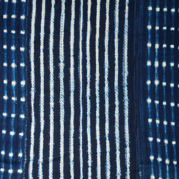 *A DEEP BLUE INDIGO WOMANS CLOTH, MOSSI TRIBE BURKINA FASO( No 2834 )