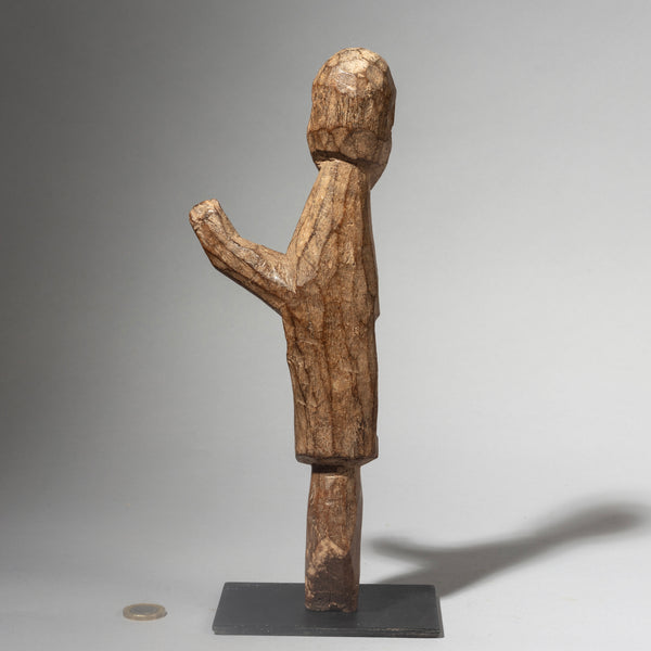 A ONE ARM RASIED LOBI THIL FIGURE FROM BURKINA FASO ( No 4399 )