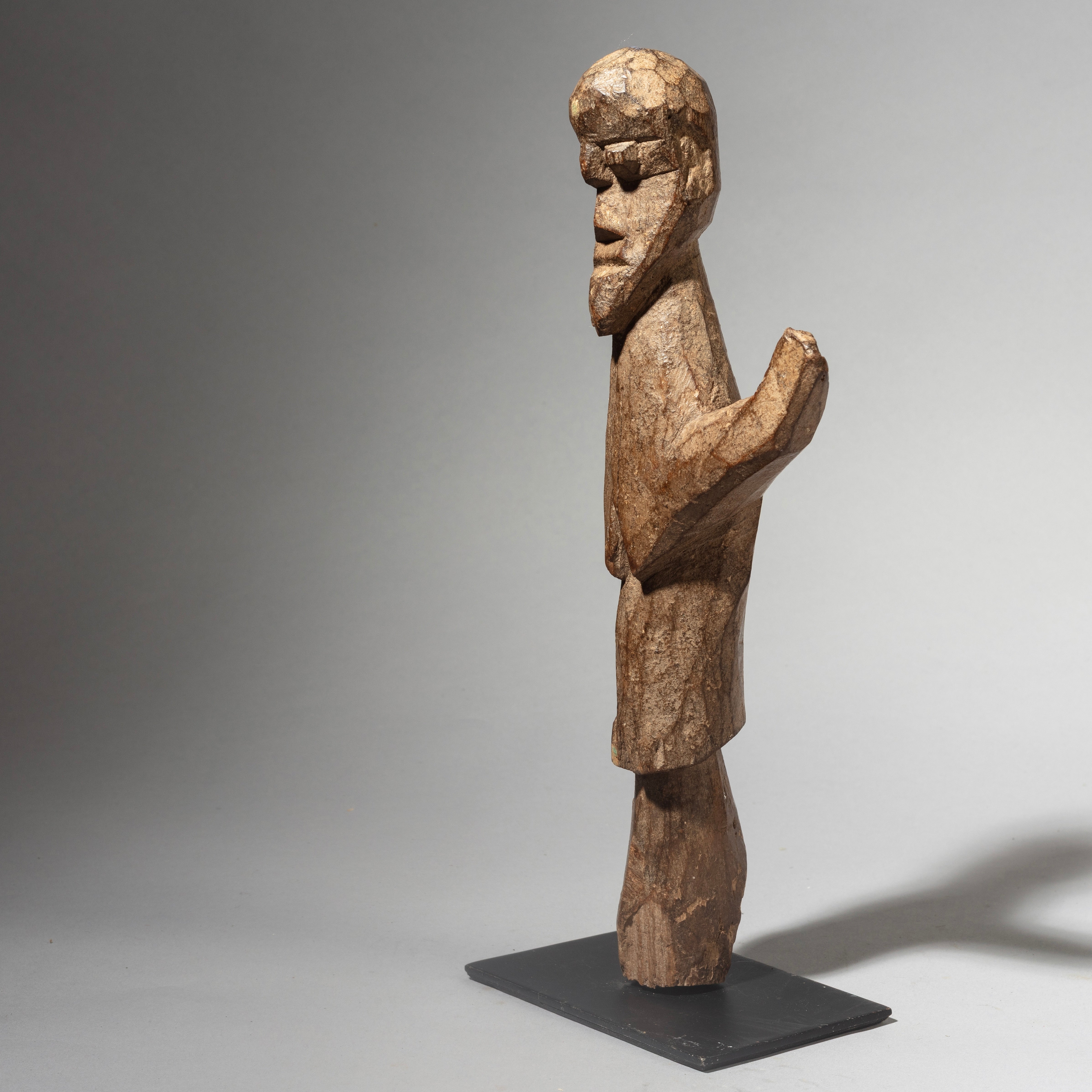 A ONE ARM RASIED LOBI THIL FIGURE FROM BURKINA FASO ( No 4399 )