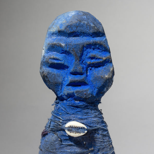 A BRIGHT YVES KLEON BLUE PAIR OF FETISH FIGURES, EWE TRIBE, GHANA, WEST AFRICA ( No 4423 )