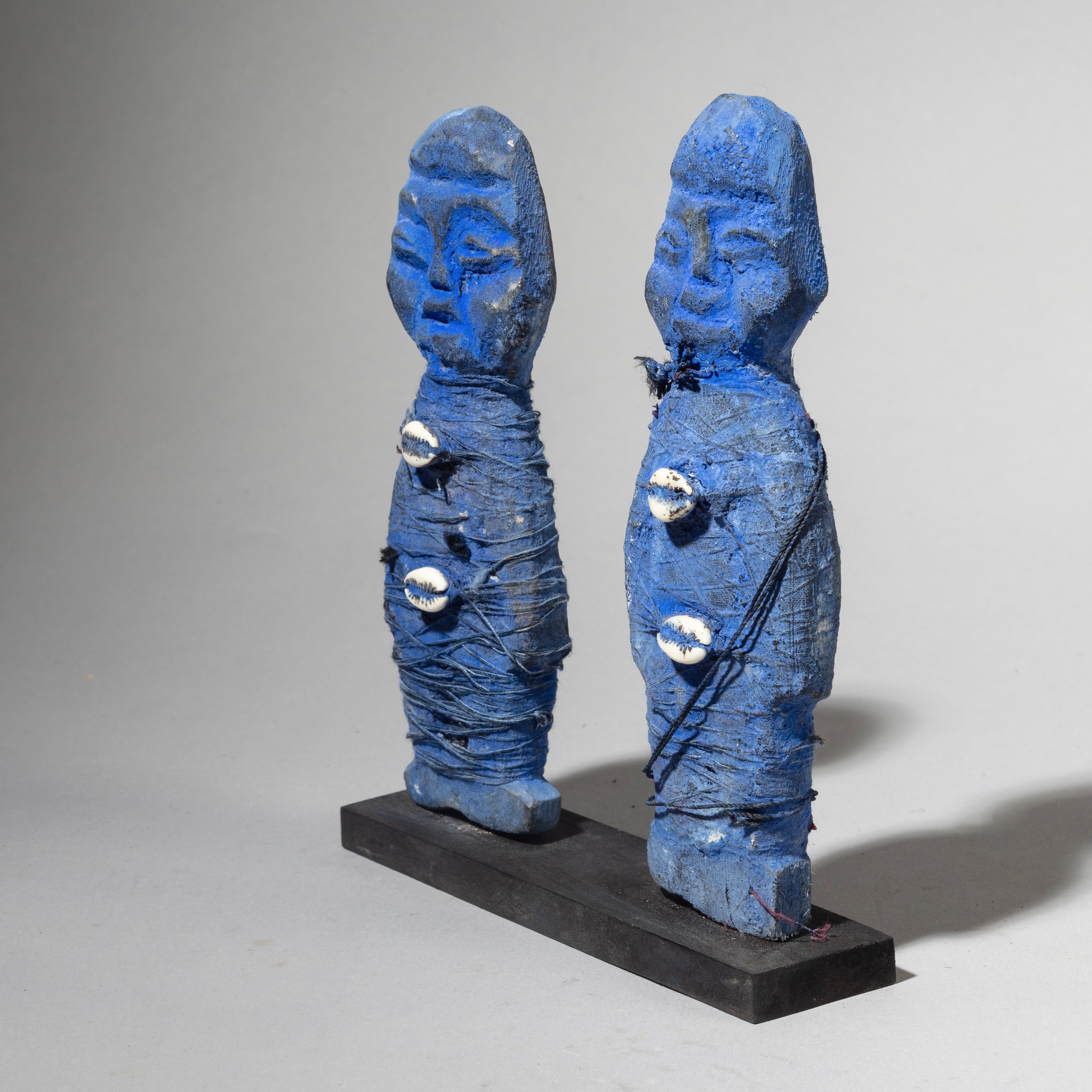 A BRIGHT YVES KLEON BLUE PAIR OF FETISH FIGURES, EWE TRIBE, GHANA, WEST AFRICA ( No 4423 )