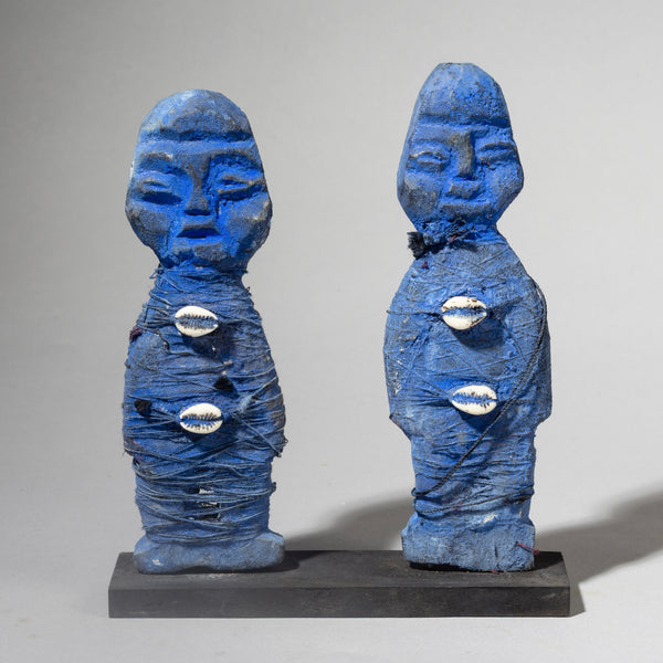 A BRIGHT YVES KLEON BLUE PAIR OF FETISH FIGURES, EWE TRIBE, GHANA, WEST AFRICA ( No 4423 )