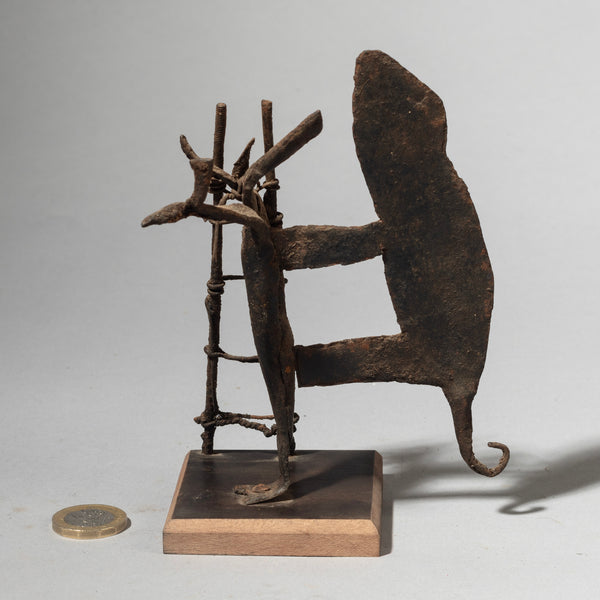 A SHAPELY FON TRIBE BIRD CHAMELEON  SCULPTURE FROM BENIN. ( No 4395 )
