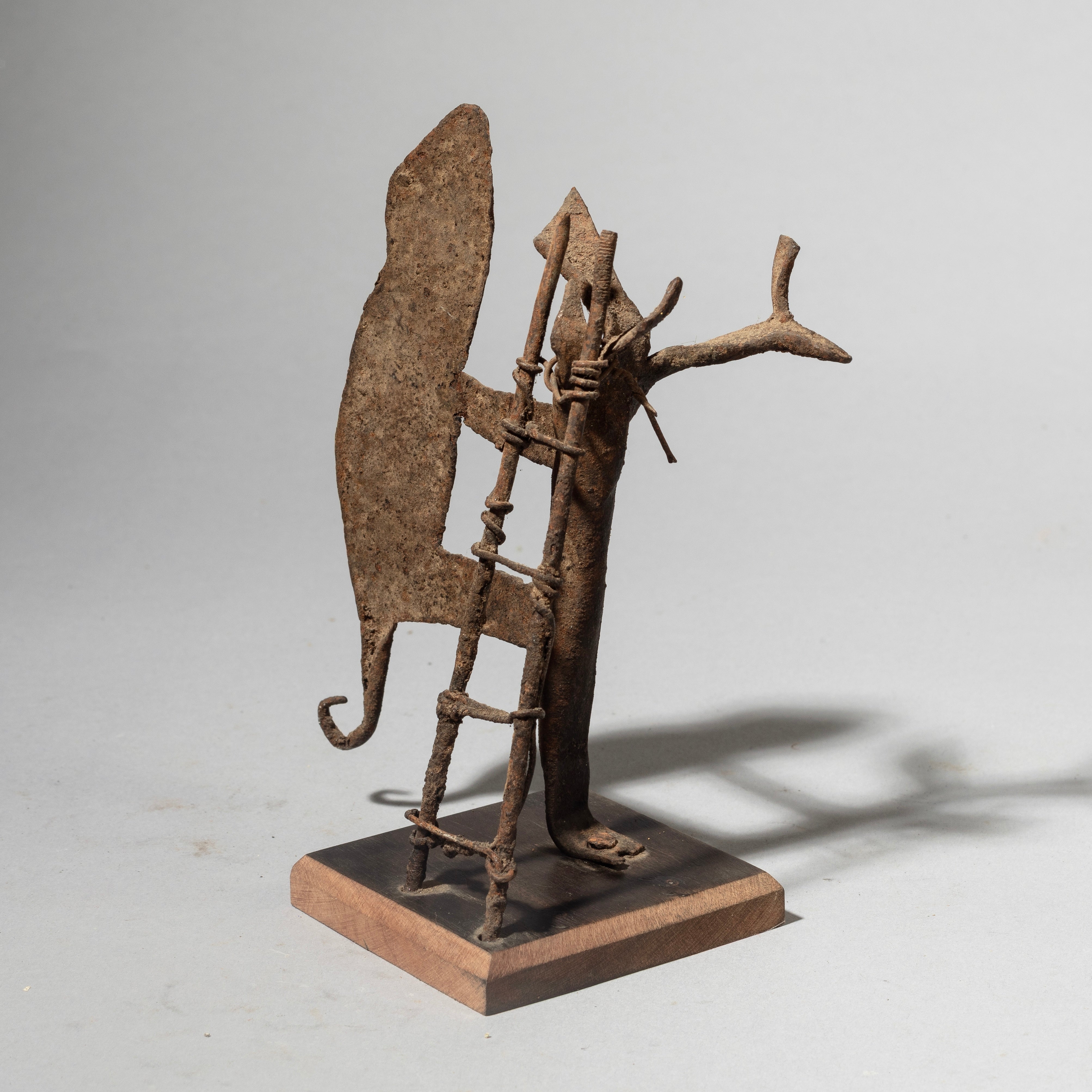 A SHAPELY FON TRIBE BIRD CHAMELEON  SCULPTURE FROM BENIN. ( No 4395 )
