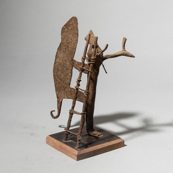 A SHAPELY FON TRIBE BIRD CHAMELEON  SCULPTURE FROM BENIN. ( No 4395 )