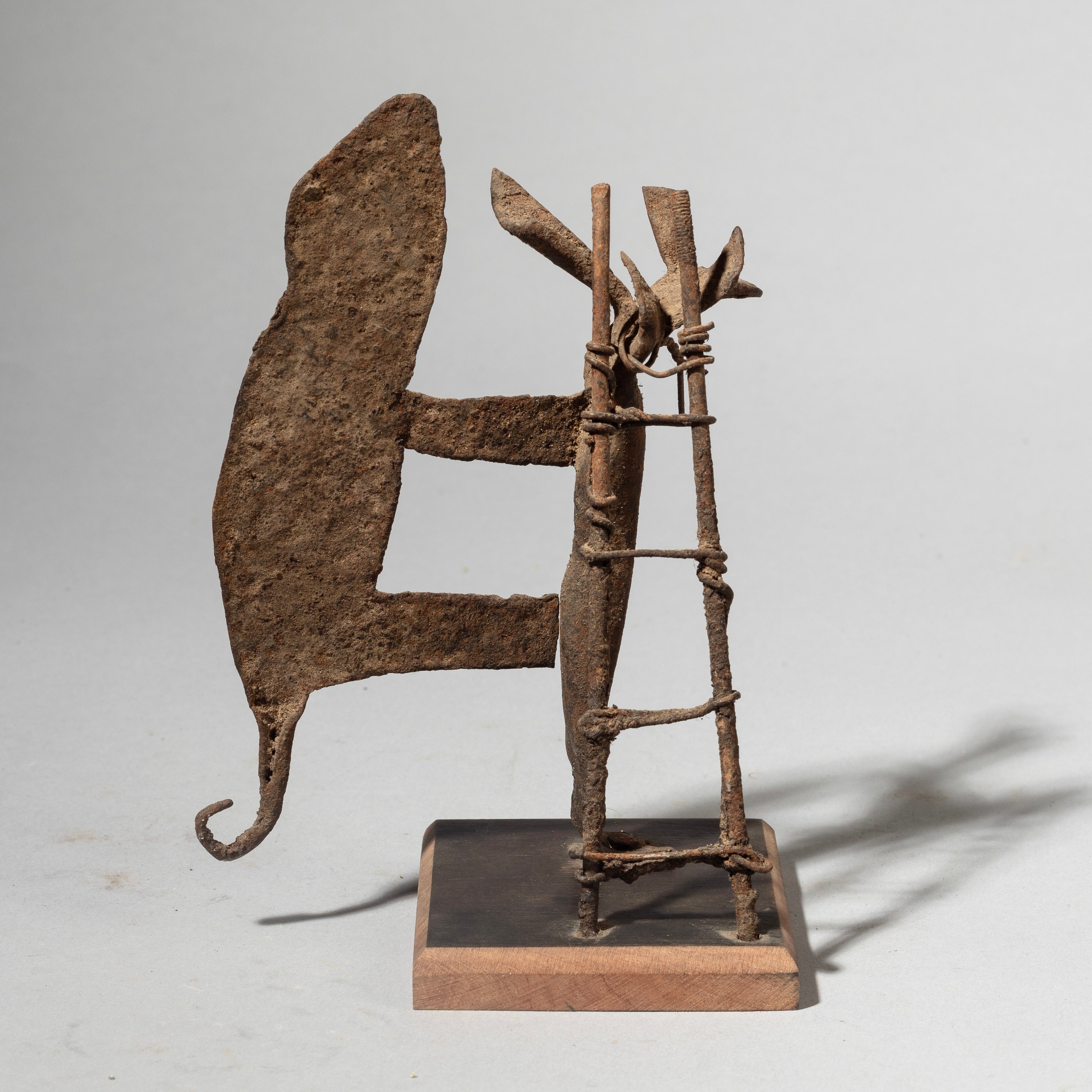 A SHAPELY FON TRIBE BIRD CHAMELEON  SCULPTURE FROM BENIN. ( No 4395 )