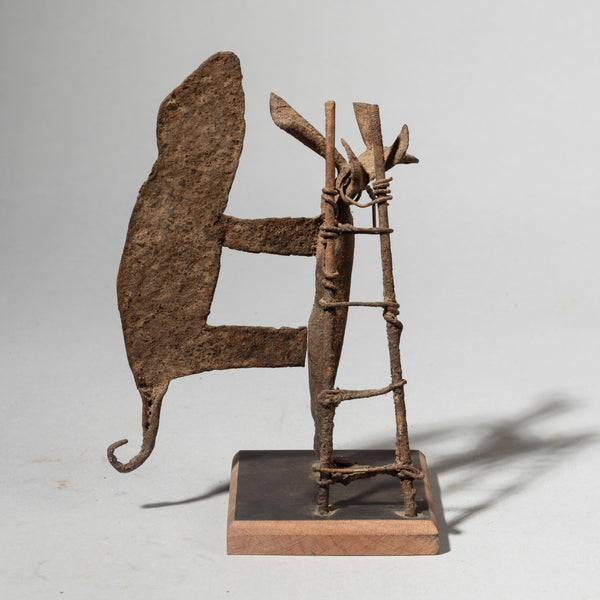 A SHAPELY FON TRIBE BIRD CHAMELEON  SCULPTURE FROM BENIN. ( No 4395 )