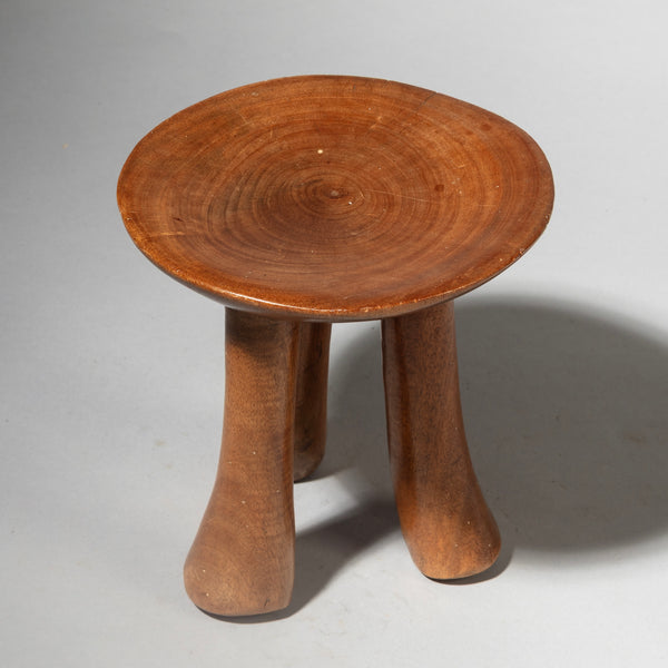 A BEAUTIFUL HEADREST, KARAMAJONG TRIBE UGANDA, E AFRICA EX UK COLL (No 4446)