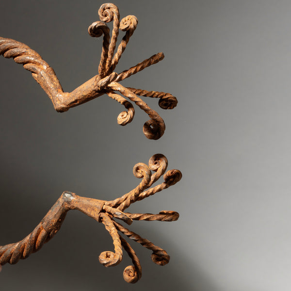 A SCULPTURAL IRON TORQUE CURRENCY CAMEROON, WEST AFRICA ( No 4319 )