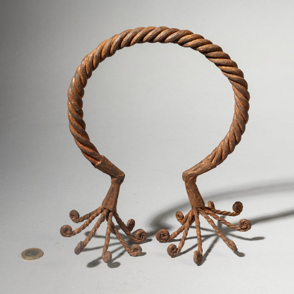 A SCULPTURAL IRON TORQUE CURRENCY CAMEROON, WEST AFRICA ( No 4319 )