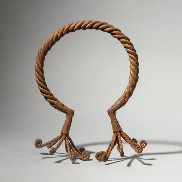 A SCULPTURAL IRON TORQUE CURRENCY CAMEROON, WEST AFRICA ( No 4319 )