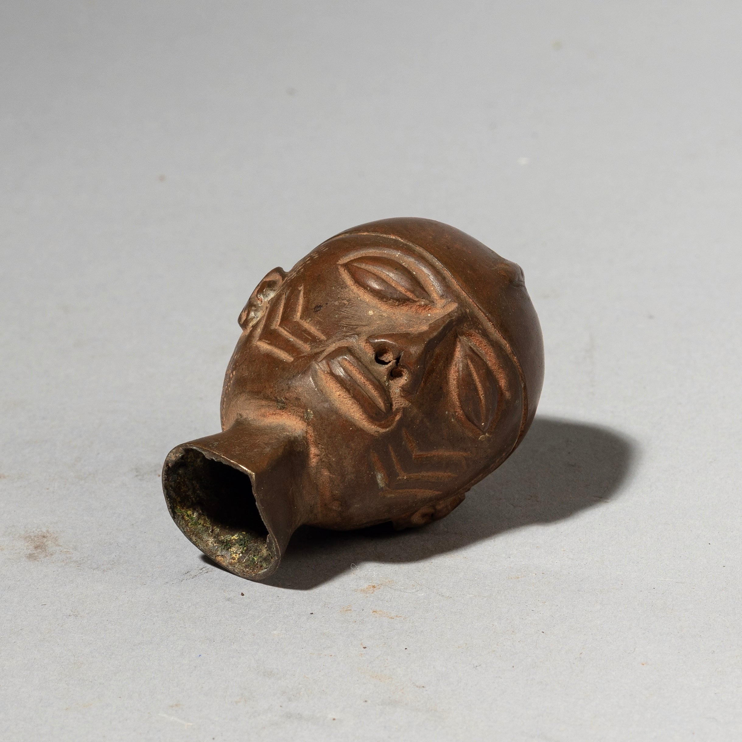 AN ANTIQUE OGBONI BRONZE BUST , YORUBA TRIBE NIGERIA W AFRICA (No 4437 )