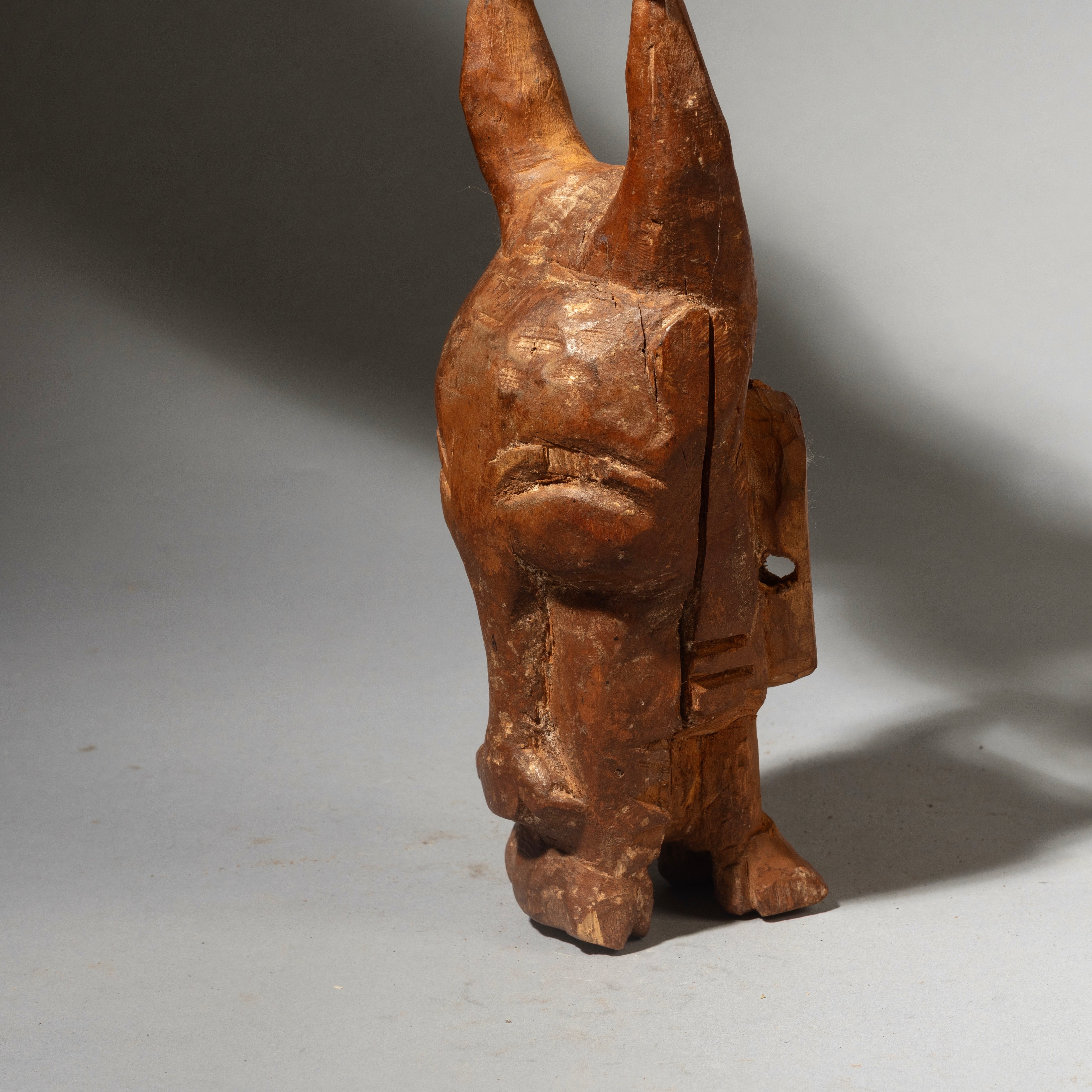 A SCULPTURAL BAULE BUFFALO PASSPORT MASK FROM THE IVORY COAST W AFRICA ( No 4445 )