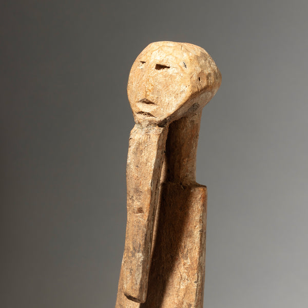 A UNIQUELY ANGULAR BIRS NATURE SPIRIT FROM GHANA ( No 4417 )