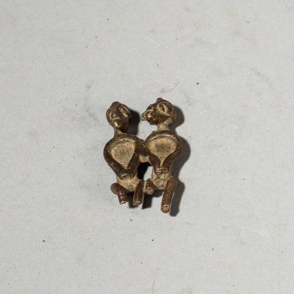 A CHARMING KULANGO DIVINATION BRONZE FROM THE IVORY COAST ( No 4427 )