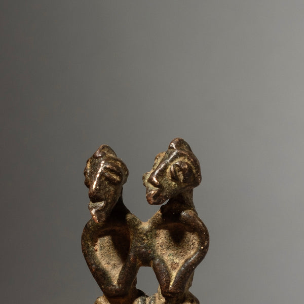 A CHARMING KULANGO DIVINATION BRONZE FROM THE IVORY COAST ( No 4427 )