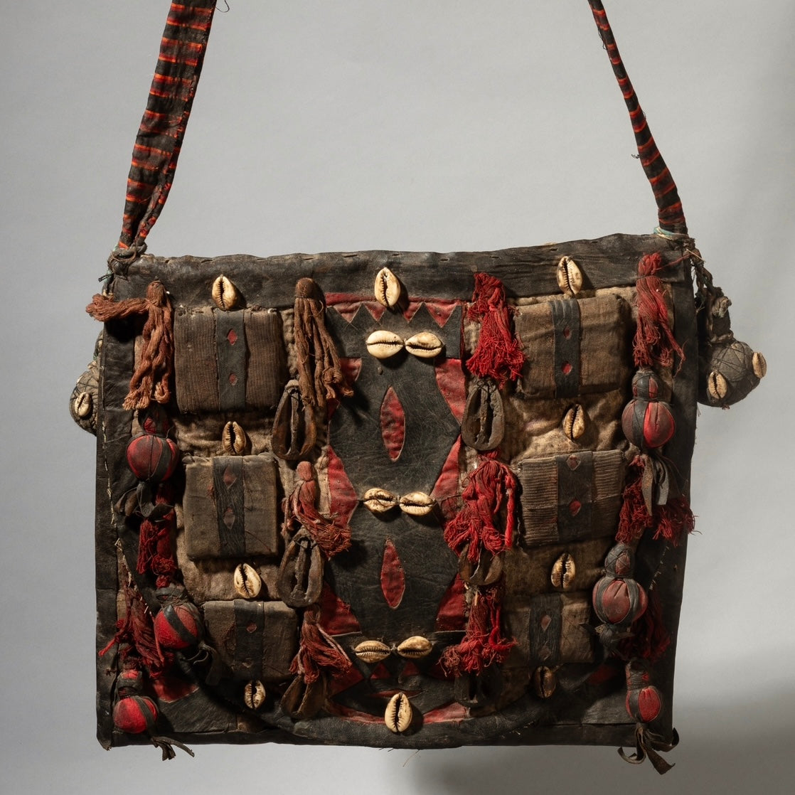 A CHARACTER RICH YORUBA TRIBE DIVINATION BAG FROM NIGERIA [ No 4451]