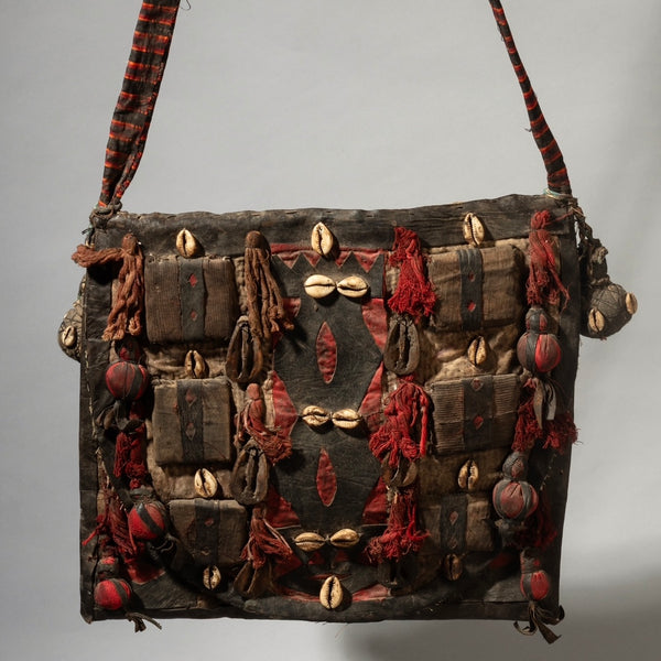 A CHARACTER RICH YORUBA TRIBE DIVINATION BAG FROM NIGERIA [ No 4451]