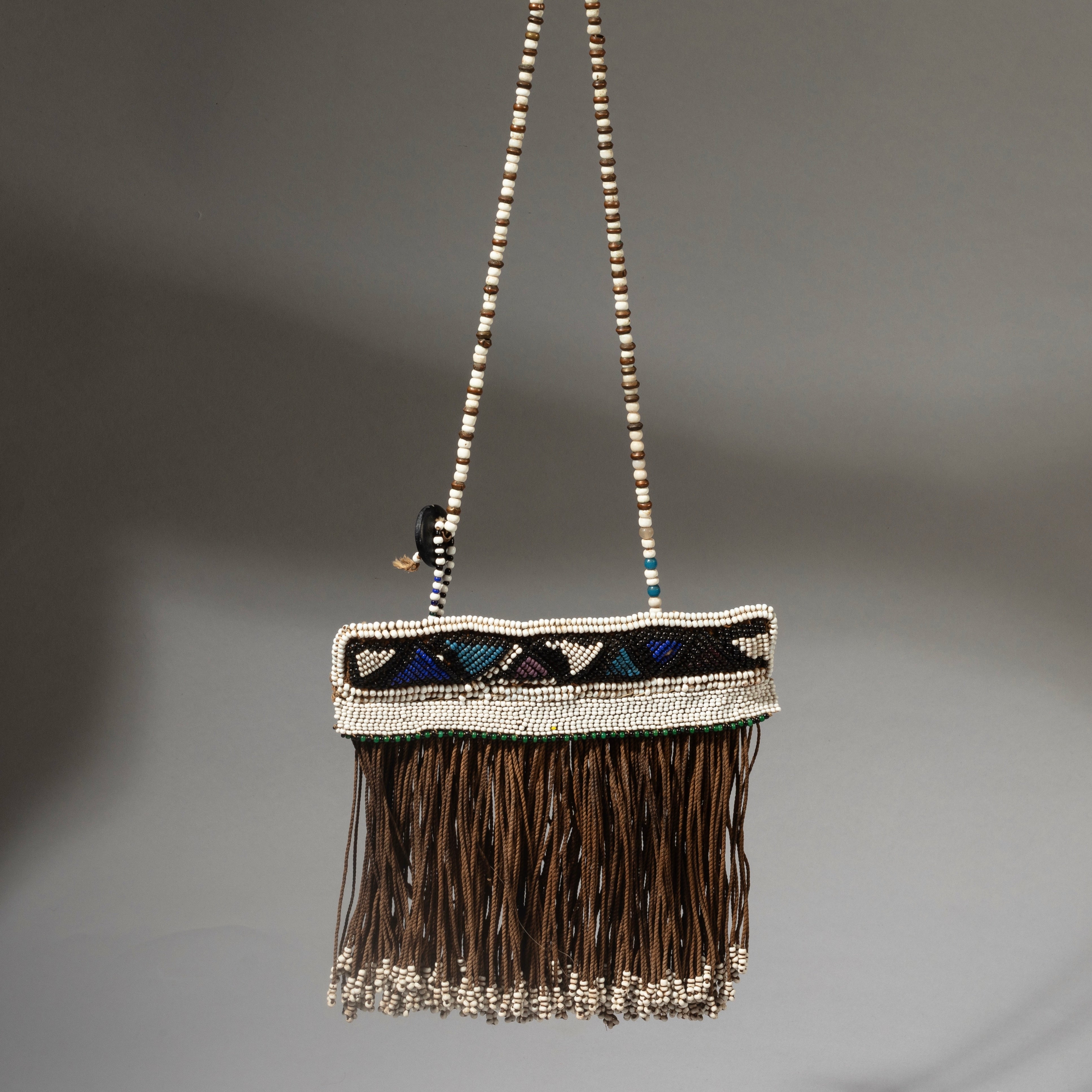 A GRAPHIC BEAD CHILDS APRON, NDEBELE TRIBE OF SOUTH AFRICA ( No 4525 )
