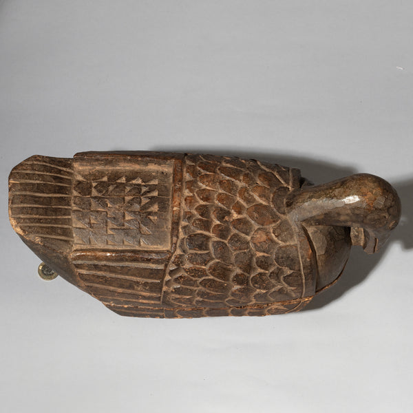 A RARE KOLA NUT CONTAINER IN THE FORM OF A BIRD, YORUBA TRIBE NIGERIA ( No 4536 )