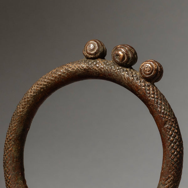 A FINE BRONZE BRACELET, SENOUFO TRIBE BURKINA FASO  ( No 4512 )