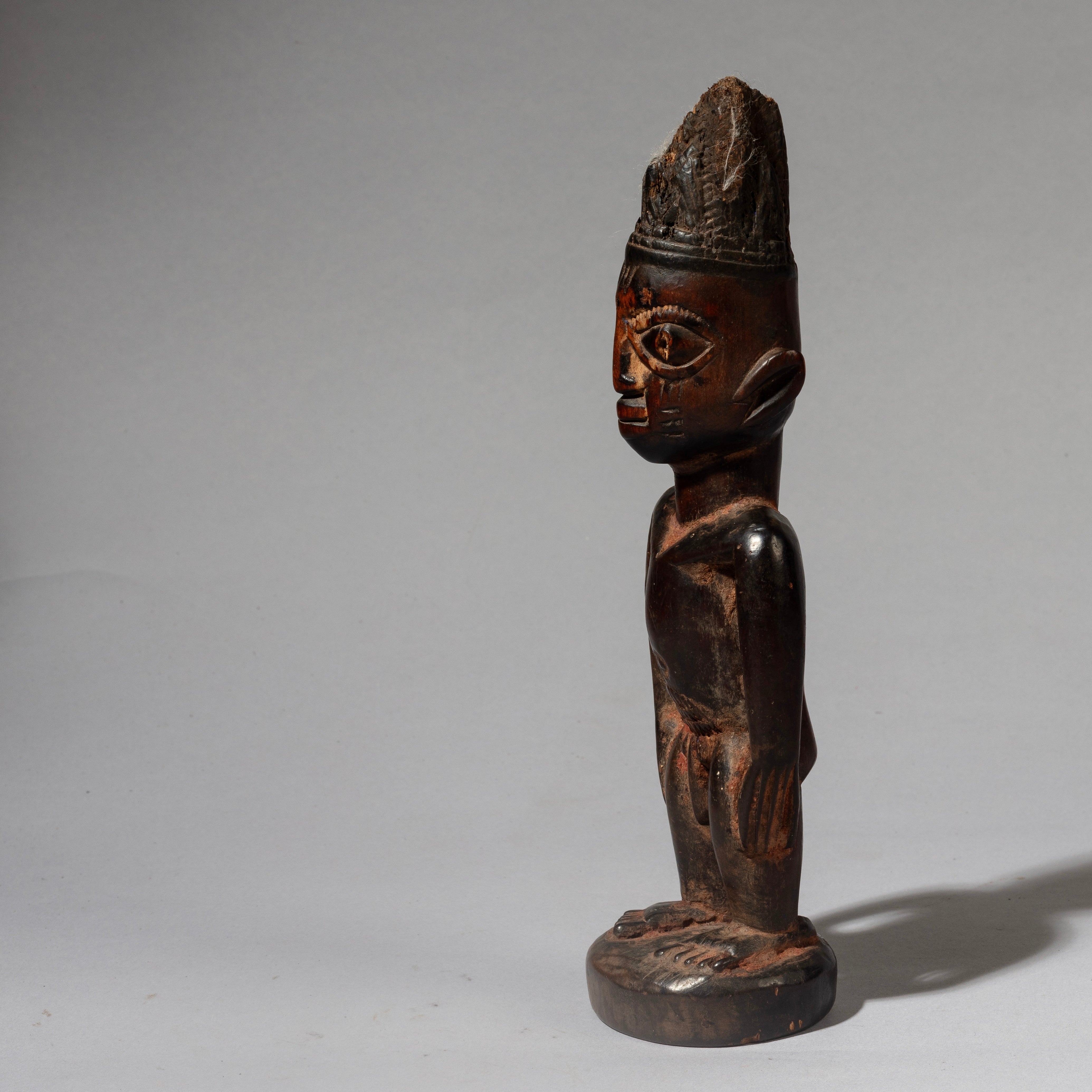 A ENCRUSTED IBEJI  YORUBA TRIBE OF NIGERIA EX UK COLLECTION  ( No 4496 )