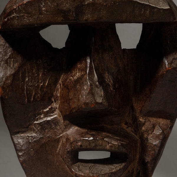 A CUBIST DAN /KRAN MASK FROM THE IVORY COAST ( No 4541 )