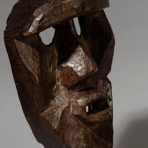 A CUBIST DAN /KRAN MASK FROM THE IVORY COAST ( No 4541 )