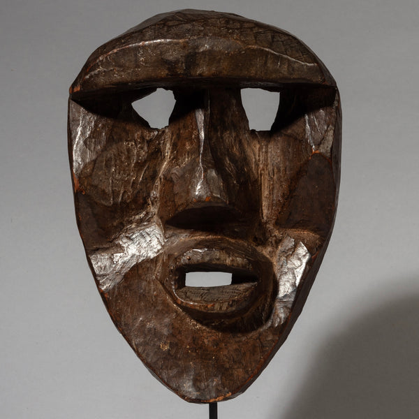 A CUBIST DAN /KRAN MASK FROM THE IVORY COAST ( No 4541 )
