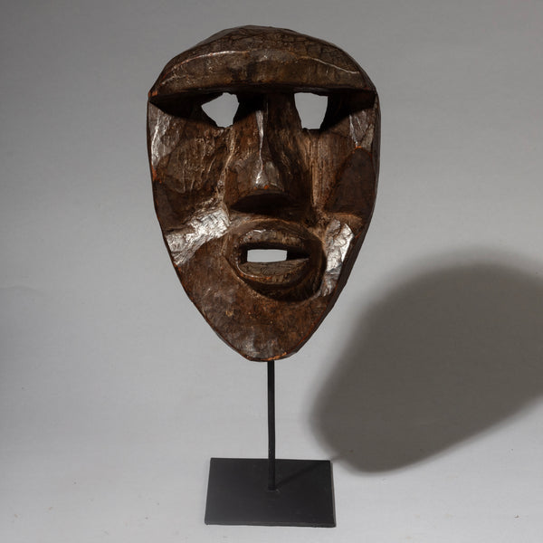 A CUBIST DAN /KRAN MASK FROM THE IVORY COAST ( No 4541 )