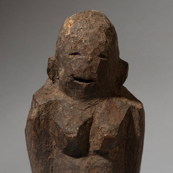 A POWERFUL LOSSO ALTAR FIGURE FROM NORTHERN TOGO W AFRICA  ( No 4489 )