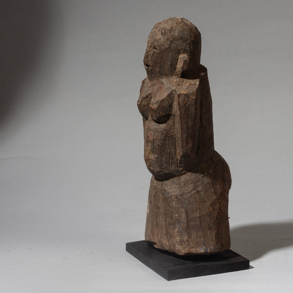 A POWERFUL LOSSO ALTAR FIGURE FROM NORTHERN TOGO W AFRICA  ( No 4489 )
