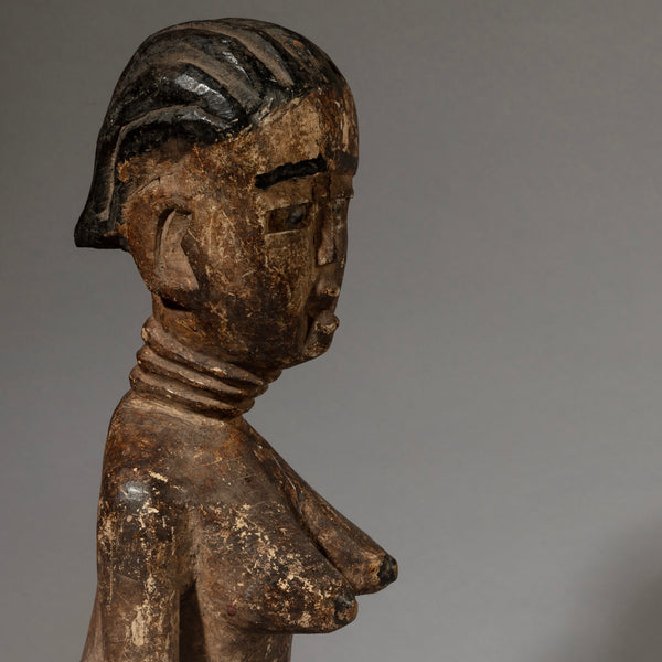AN ATTRACTIVE  SEATED FIGURE  FROM EWE TRIBE, GHANA ( No 4510 )