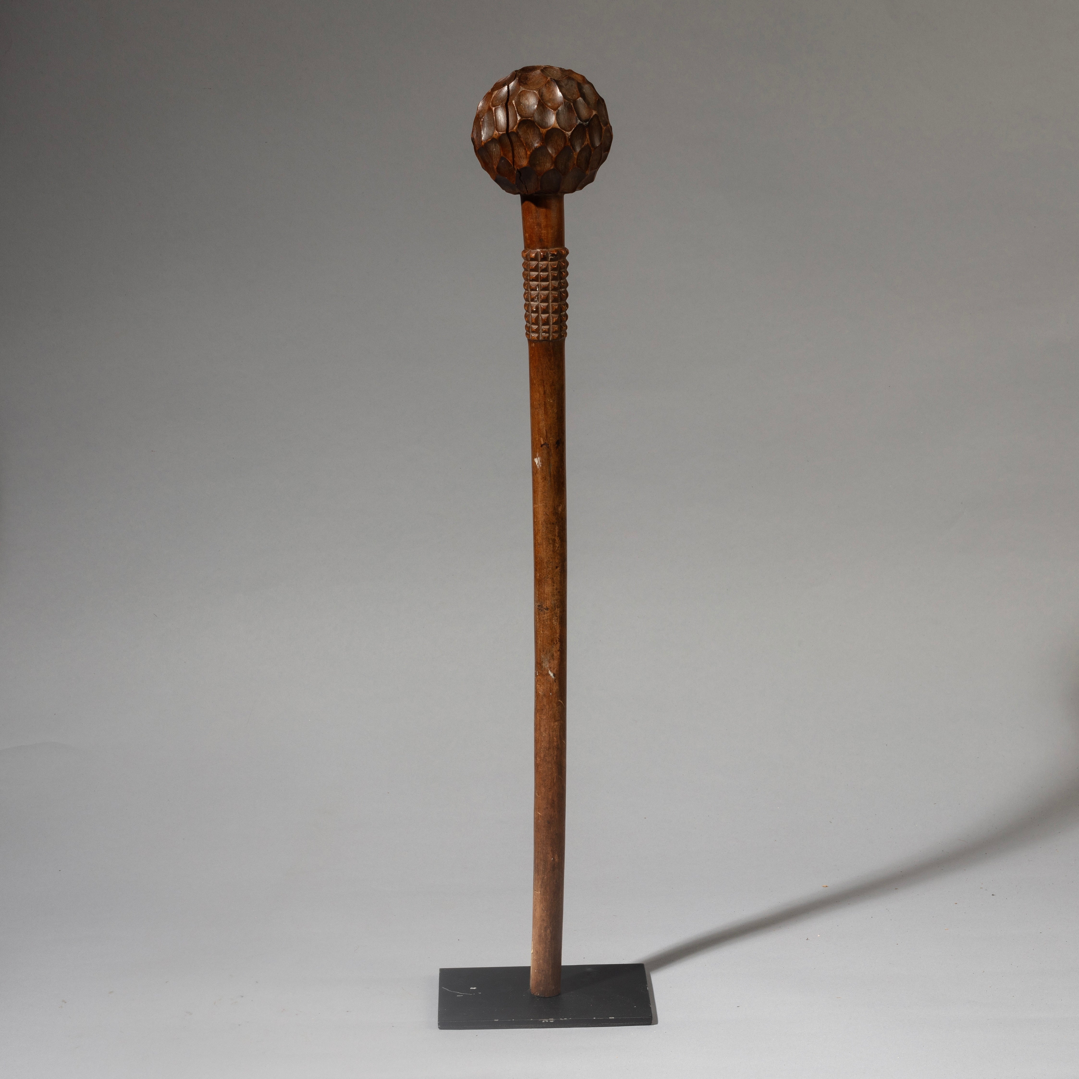 A RARE FORM 19THC - EARLY 1900 WOODEN KNOBKERRIE , FROM ZULU TRIBE OF SOUTH AFRICA EX UK COLL. ( No 4523 )