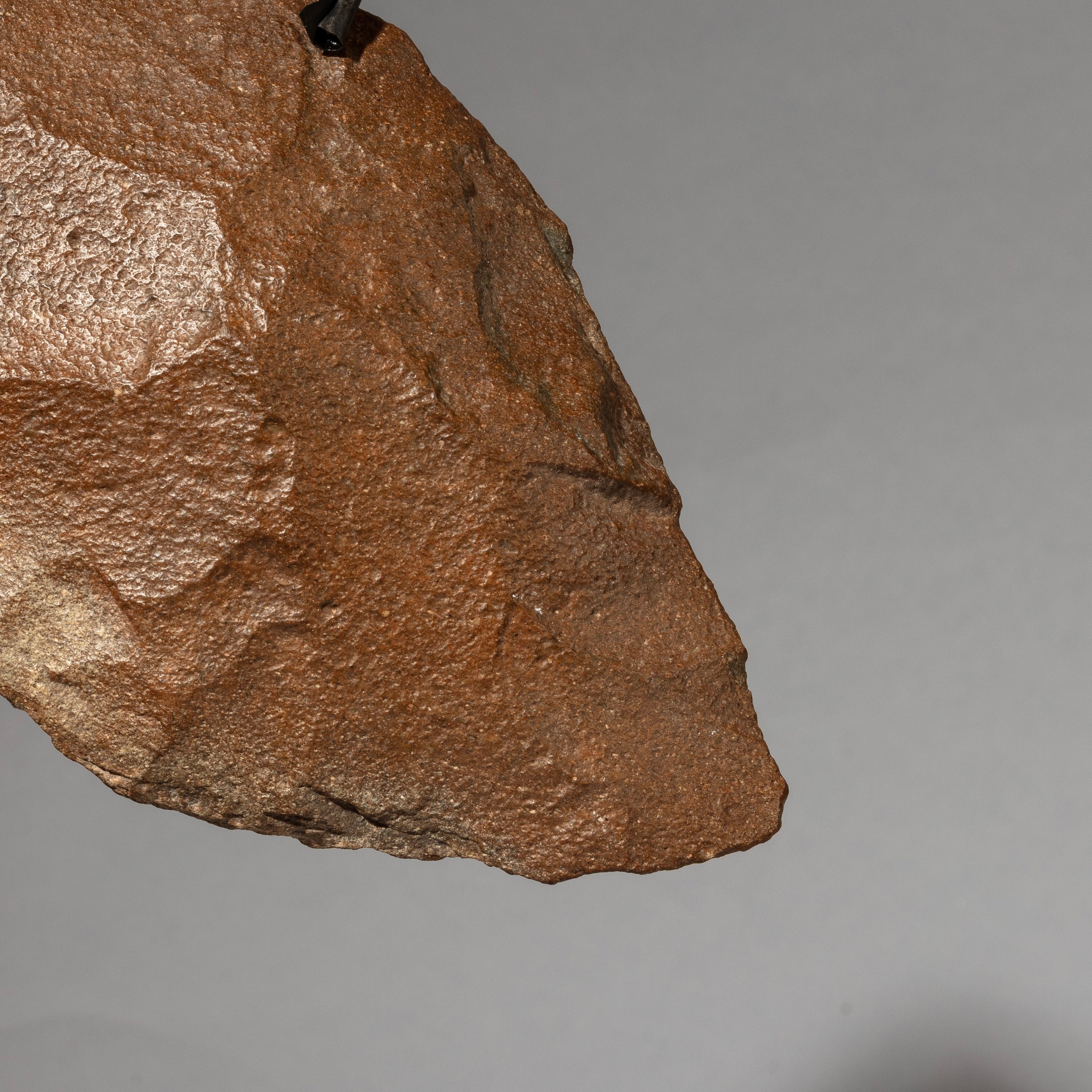 A PALEOLITHIC  HAND AXE FROM THE NEOLITHIC PERIOD, SAHARA ( No 4479 )
