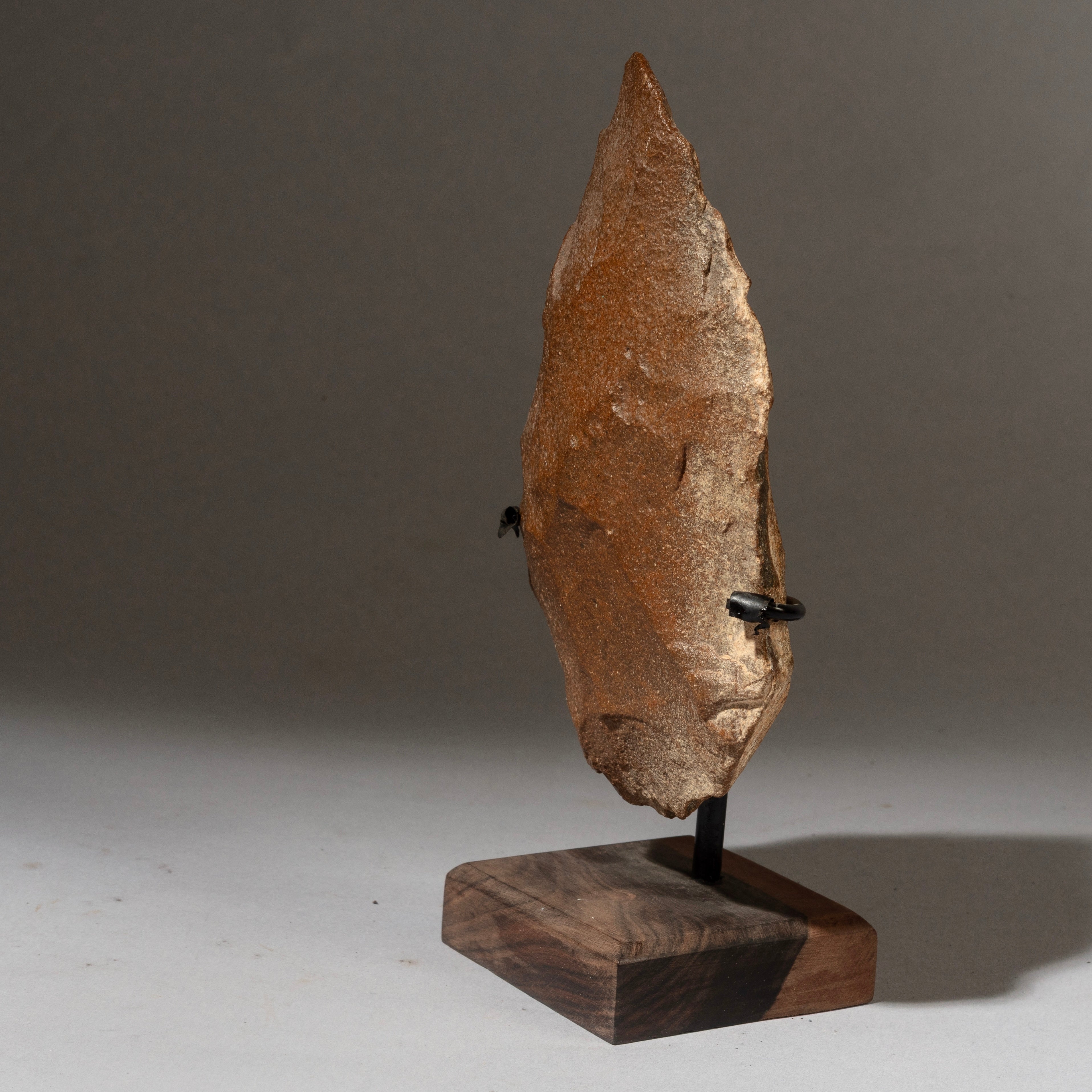 A PALEOLITHIC  HAND AXE FROM THE NEOLITHIC PERIOD, SAHARA ( No 4479 )