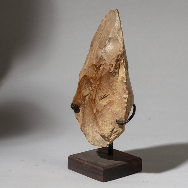 A SHAPELY PALEOLITHIC  HAND AXE FROM THE NEOLITHIC PERIOD, SAHARA ( No 4480 )