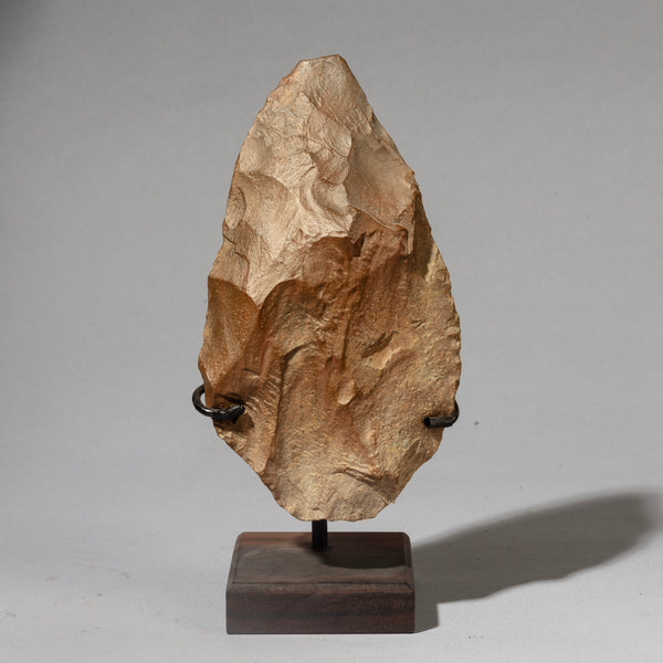 A SHAPELY PALEOLITHIC  HAND AXE FROM THE NEOLITHIC PERIOD, SAHARA ( No 4480 )