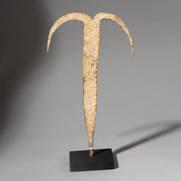 A PIGMENT ENCRUSTED IRON CRESCENT MOON FETISH FROM THE EWE TRIBE OF GHANA W.AFRICA ( No 4505 )