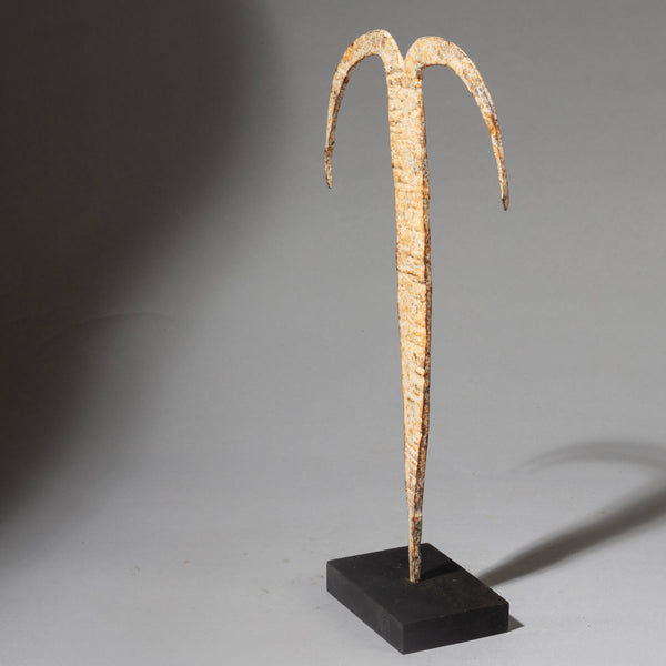 A PIGMENT ENCRUSTED IRON CRESCENT MOON FETISH FROM THE EWE TRIBE OF GHANA W.AFRICA ( No 4505 )