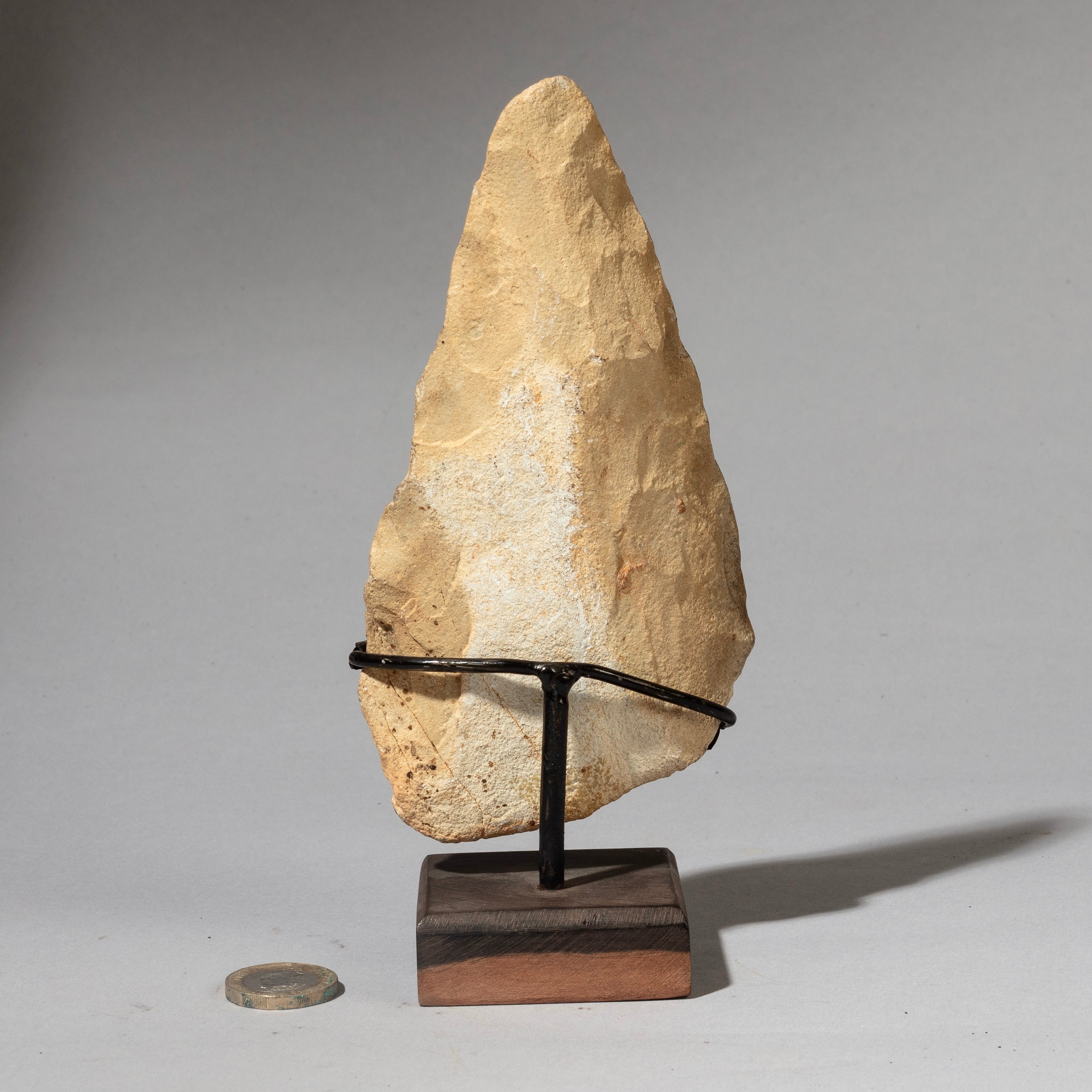 A  STRIKING PALEOLITHIC  HAND AXE FROM THE NEOLITHIC PERIOD, SAHARA ( No 4481 )