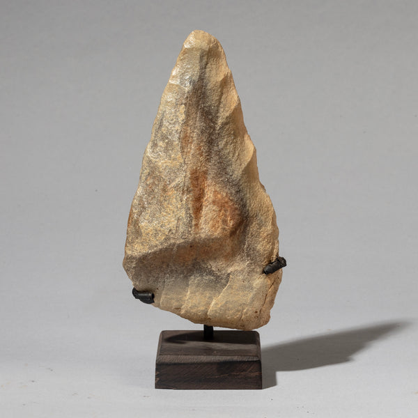 A  STRIKING PALEOLITHIC  HAND AXE FROM THE NEOLITHIC PERIOD, SAHARA ( No 4481 )