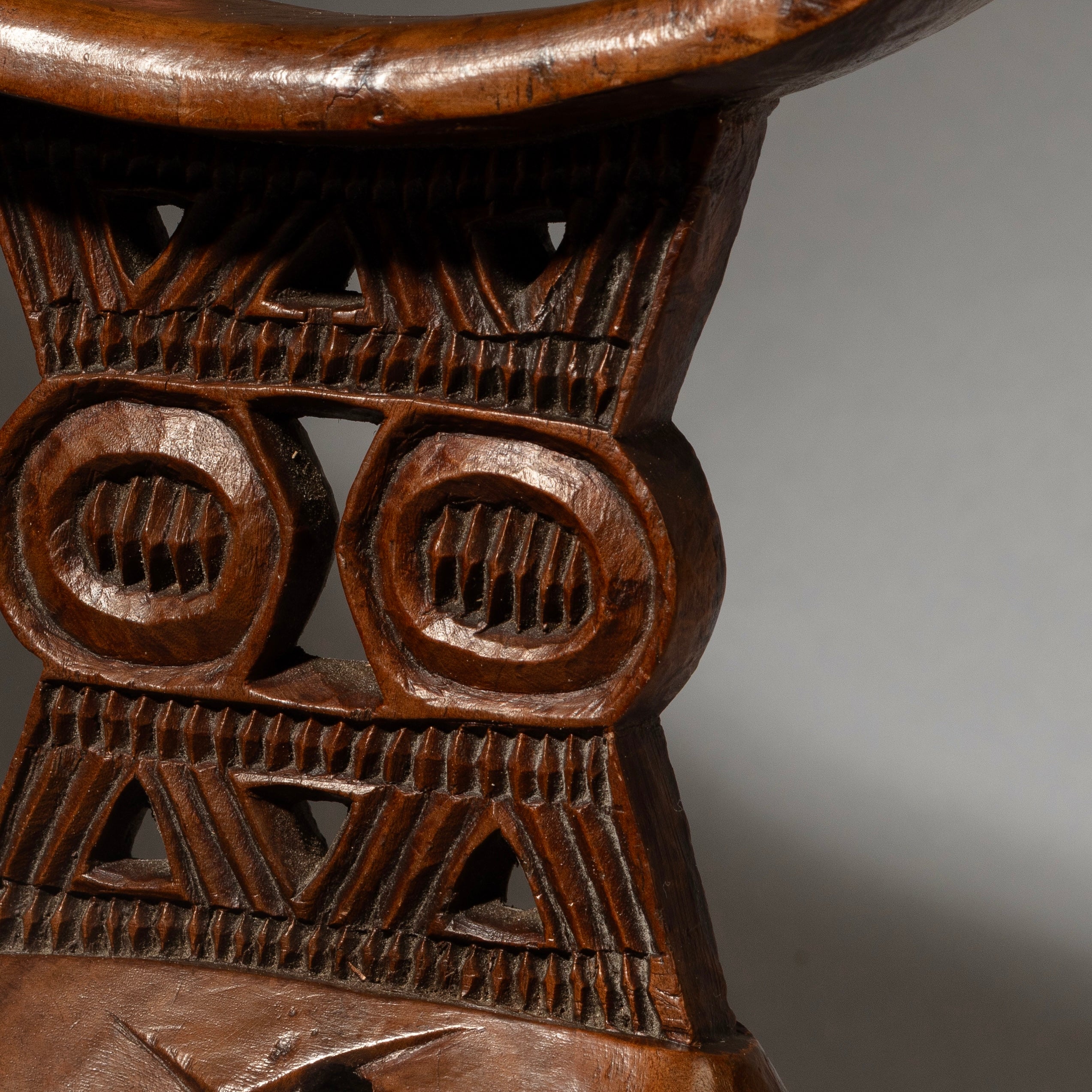 A FINE EARLY SHONA TRIBE HEADREST, ZIMBABAWE EX UK COLLECTION  ( No 4520)