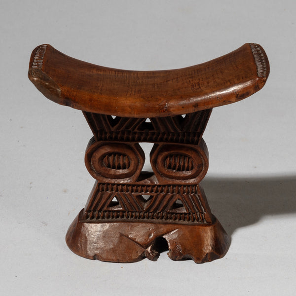 A FINE EARLY SHONA TRIBE HEADREST, ZIMBABAWE EX UK COLLECTION  ( No 4520)